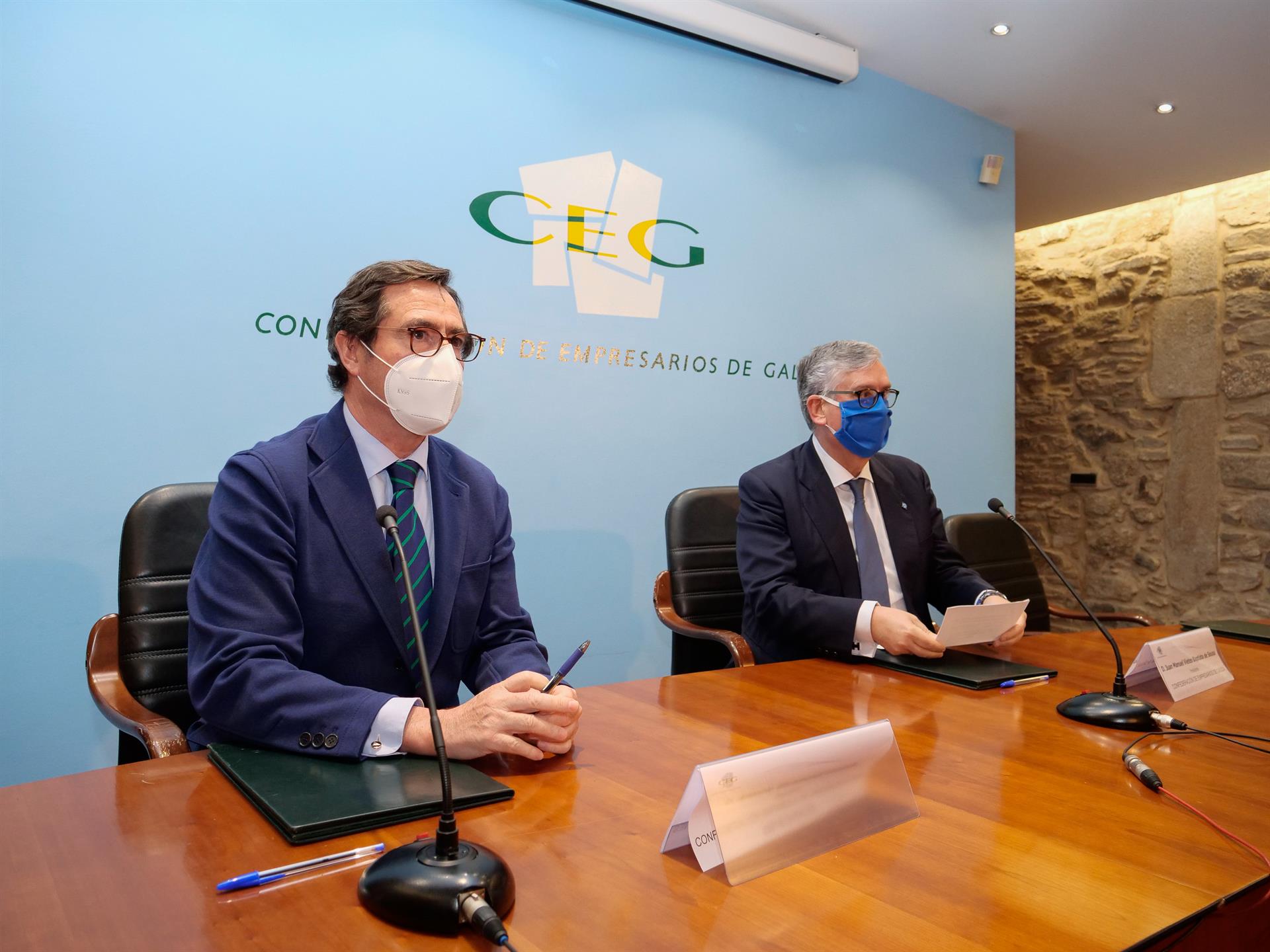 El presidente de la CEOE, Antonio Garamendi, y el de la patronal gallega, Juan Manuel Vieites
