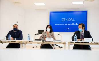 La ministra de Sanidad, Carolina Darias, visita las instalaciones del grupo Zendal en O Porriño (Pontevedra). E.P.