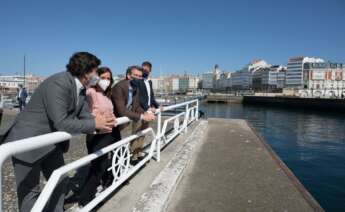 El presidente del Puerto de A Coruña, Martín Fernández Prado, la alcaldesa de A Coruña, Inés Rey, el presidente de la Xunta, Alberto Núñez Feijóo, y el delegado de la Xunta en A Coruña, Gonzalo Trenor, en la apertura del muelle de trasatlánticos. - XUNTA