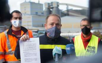 El presidente del comité de Alcoa, José Antonio Zan, interviene en una rueda de prensa convocada ante los medios en San Cibrao, en Cervo, Lugo, Galicia, (España), a 9 de noviembre de 2020 / Europa Press
