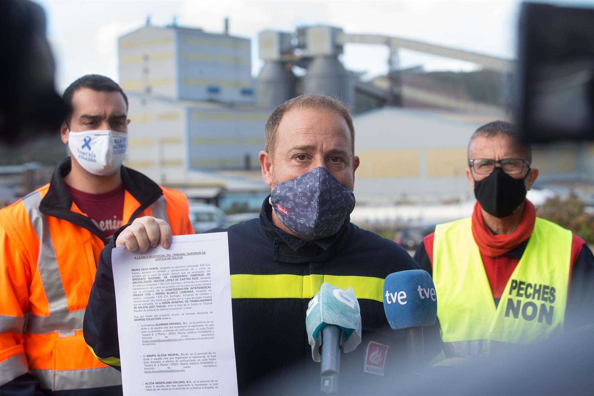 El presidente del comité de Alcoa, José Antonio Zan, interviene en una rueda de prensa convocada ante los medios en San Cibrao, en Cervo, Lugo, Galicia, (España), a 9 de noviembre de 2020 / Europa Press