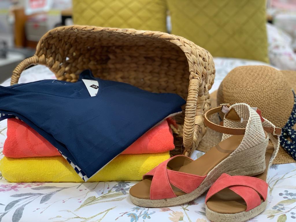 Carrefour recibe las rebajas con una nueva colección de moda en A Coruña