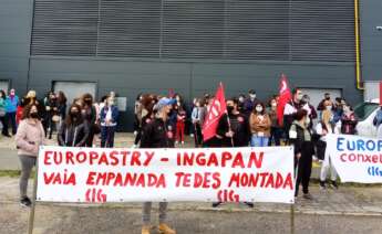 Concentración de personal de Europastry en Lugo. Foto: CIG