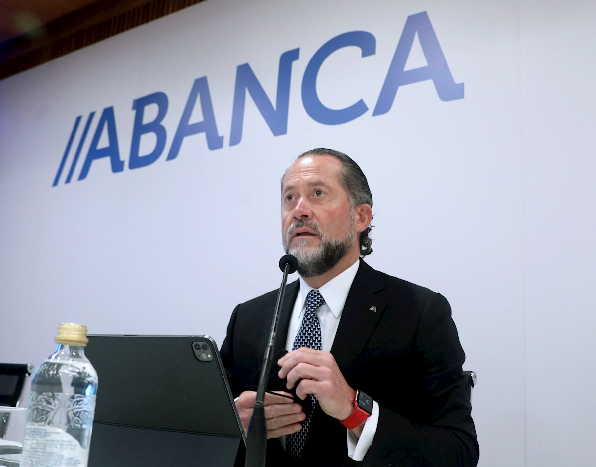 El presidente de Abanca, Juan Carlos Escotet Rodríguez, presenta en rueda de prensa los resultados del banco en el segundo trimestre de 2021 / EFE