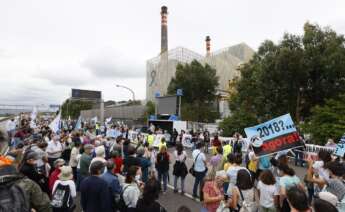 Manifestación en contra de la prórroga de la concesión de Ence en la ría de Pontevedra. Foto: EFE