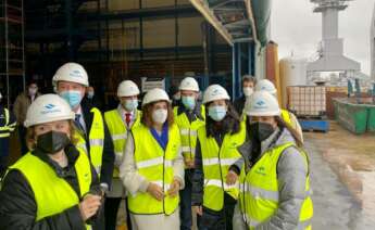 La ministra de Hacienda, María Jesús Montero, y la presidenta de SEPI, Belén Gualda, visitan los astilleros de Navantia en San Fernando / Navantia
