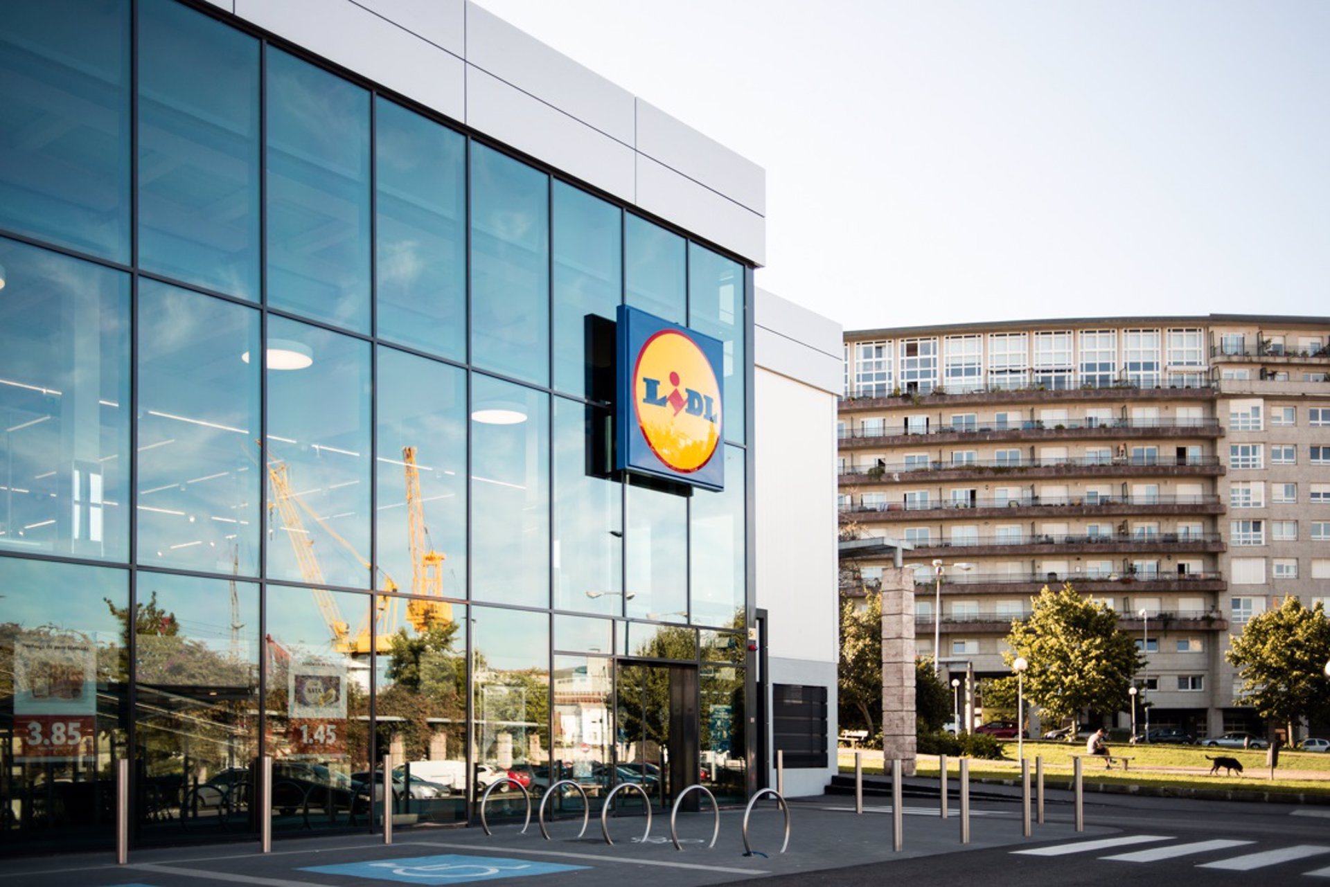Imagen exterior de un supermercado de Lidl