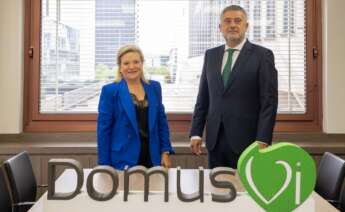 La ex consejera delegada de DomusVi, Josefina Fernández, al lado del nuevo CEO, José María Pena