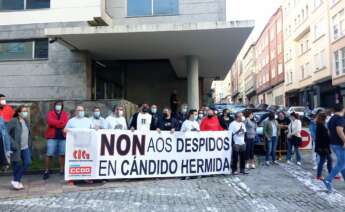 Trabajadores de Cándido Hermida frente al Juzgado de Ferrol. / Cedida
