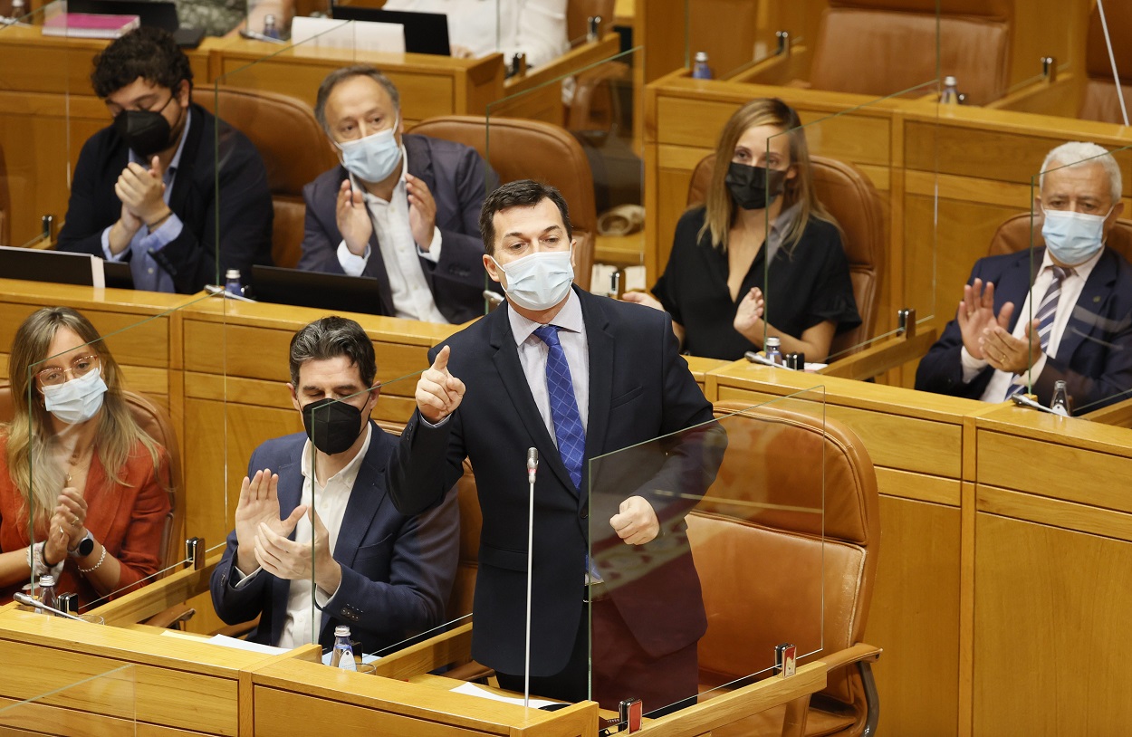 Gonzalo Caballero, secretario xeral del PSdeG, en el Parlamento de Galicia. Foto: EFE