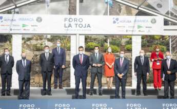 Fotografía de familia durante el acto de clausura del II Foro La Toja-Vínculo Atlántico celebrado en la Isla de Toja, Pontevedra, Galicia, (España), a 3 de septiembre de 2020. - Beatriz Ciscar