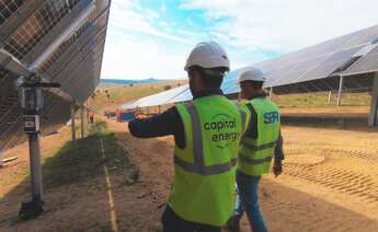 Obras de un parque solar de Capital Energy, compañía que tramita casi 40 parques eólicos en Galicia y pretende desarrollar una central hidroeléctrica reversible en Cerceda. Foto: Twitter de Capital Energy