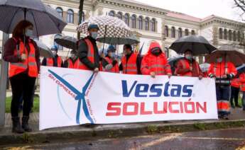 Protesta de trabajadores de Vestas frente a la Xunta