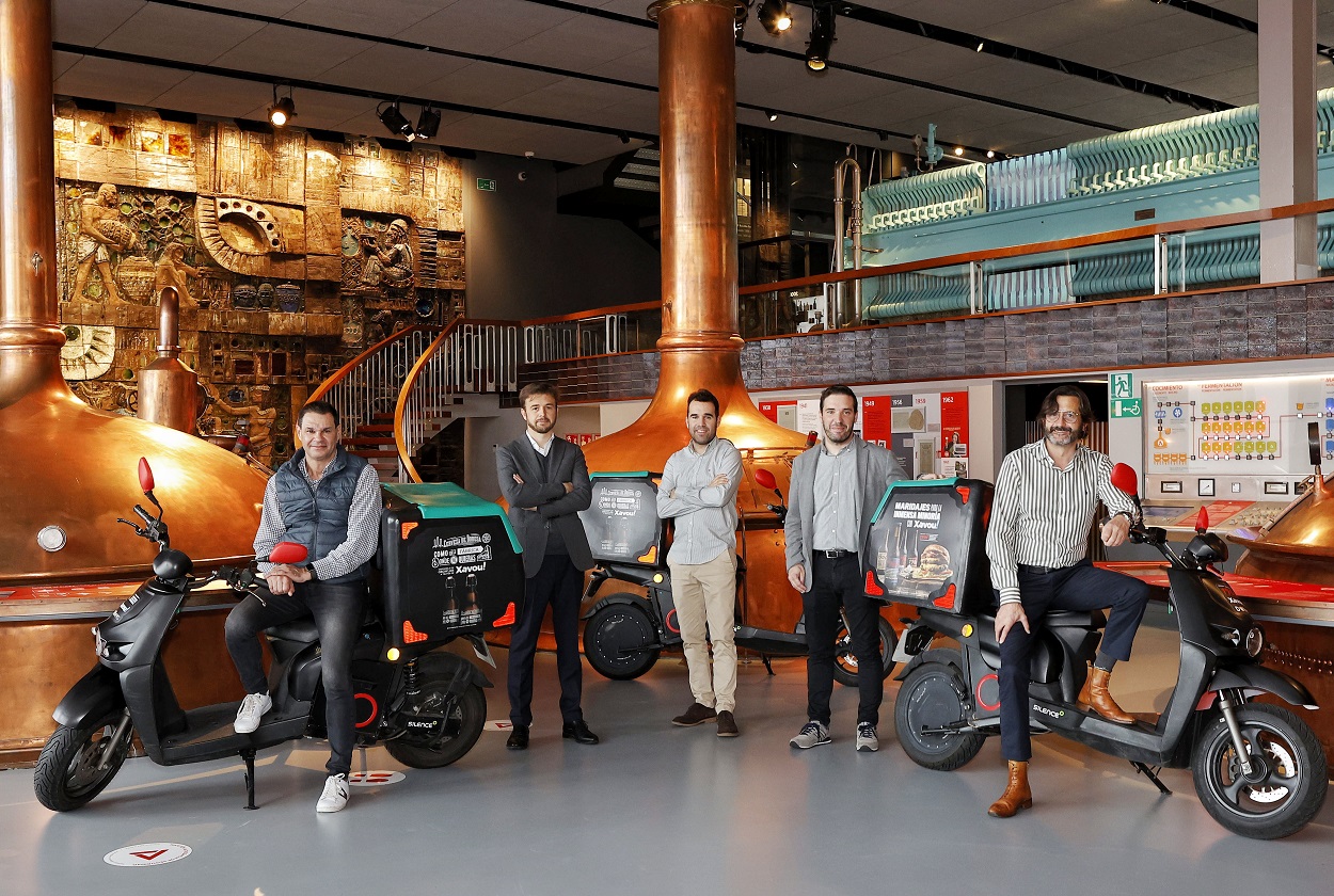 La hostelería coruñesa alcanza un acuerdo de colaboración con Xavou! y Deelivers con el impulso de Estrella Galicia