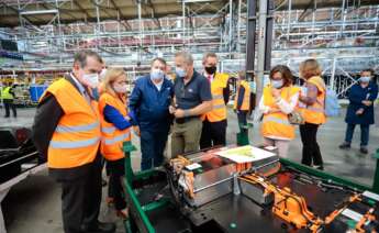 Abel Caballero durante una visita a la planta de Stellantis en Vigo