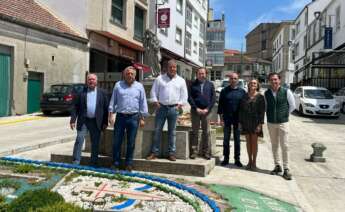 Junta Directiva de la Federación Empresarial de Aserraderos y Rematantes de Maderas de Galicia (FEARMAGA) con el alcalde de Palas de Rei, Pablo Taboada