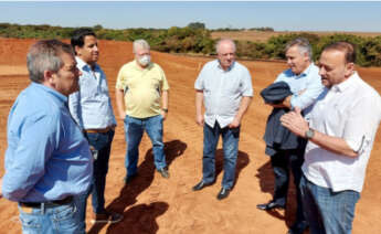 Edinho Silva, alcalde de Araraquara, visita las obras de la fábrica de Estrella Galicia en el municipio brasileño / Araraquara.sp.gov.br