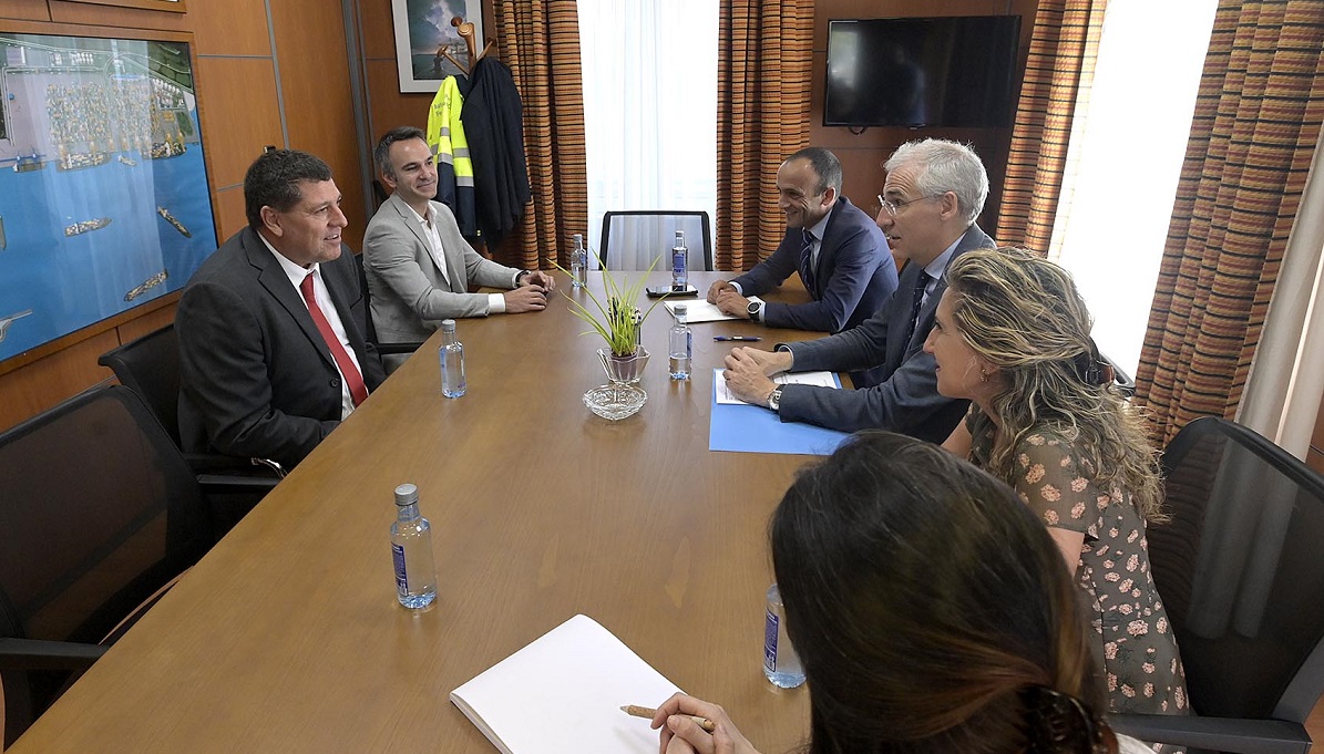 Reunión en el puerto de Ferrol por el proyecto de Sentury Tire