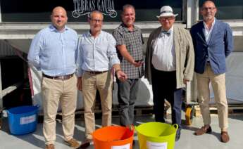 De izquierda a derecha, el vicepresidente ejecutivo del Grupo Terras Gauda, Antón Fonseca Fernández, el director enológico de Bodegas Terras Gauda, Emilio Rodríguez Canas, el catedrático de Zoología de la Universidad de Vigo, Jorge Domínguez Martín, el presidente del Grupo, José María Fonseca Moretón y el CEO, Enrique Costas.