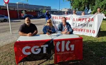 Rueda de prensa de tabajadores de la limpieza de la fábrica de Stellantis Vigo / Europa Press