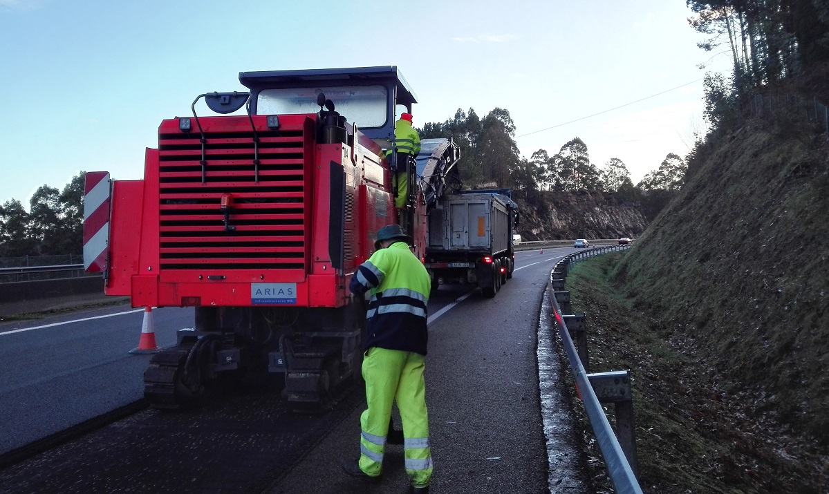 Obras de reparación del firme de la AP-9 llevadas a cabo por Arias Infraestructuras