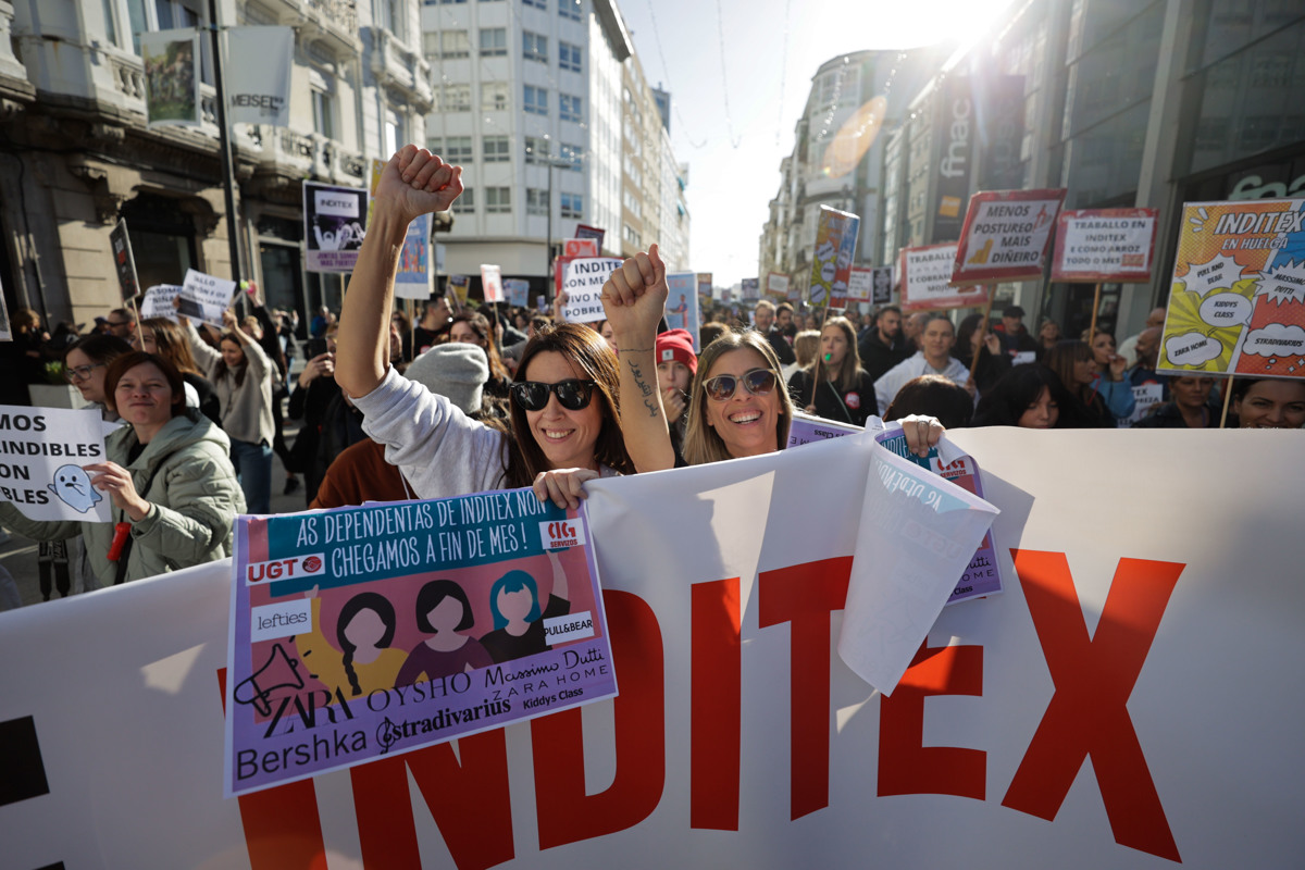 Imagen de archivo de una manifestación de las dependientas de las tiendas del grupo Inditex en A Coruña. EFE/Cabalar