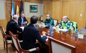 El delegado del Gobierno en Galicia, José Miñones, coordina con Policía Nacional y Guardia Civil un dispositivo para garantizar la operatividad del transporte en los centros logísticos en Galicia