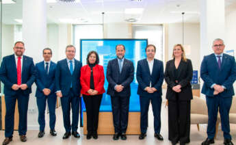 Foto de familia del evento de inauguración de la nueva sede corporativa de Abanca en Extremadura