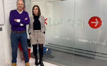 Fernando Berdugo, director general de Externa (izquierda), Mónica Saiz, directora de Externa en Cantabria (derecha)