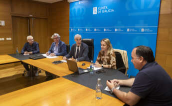 El vicepresidente primero de la Xunta, Francisco Conde, y el presidente de la Confederación de Empresarios de Galicia (CEG), Juan Manuel Vieites, durante su reunión con UGT y CCOO
