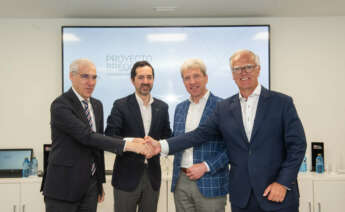 El vicepresidente primero de la Xunta, Francisco Conde, junto al CEO de Greenalia, Manuel García, y los co-CEO de P2X Europe, Christoph Weber y Detlev Woesten / Greenalia