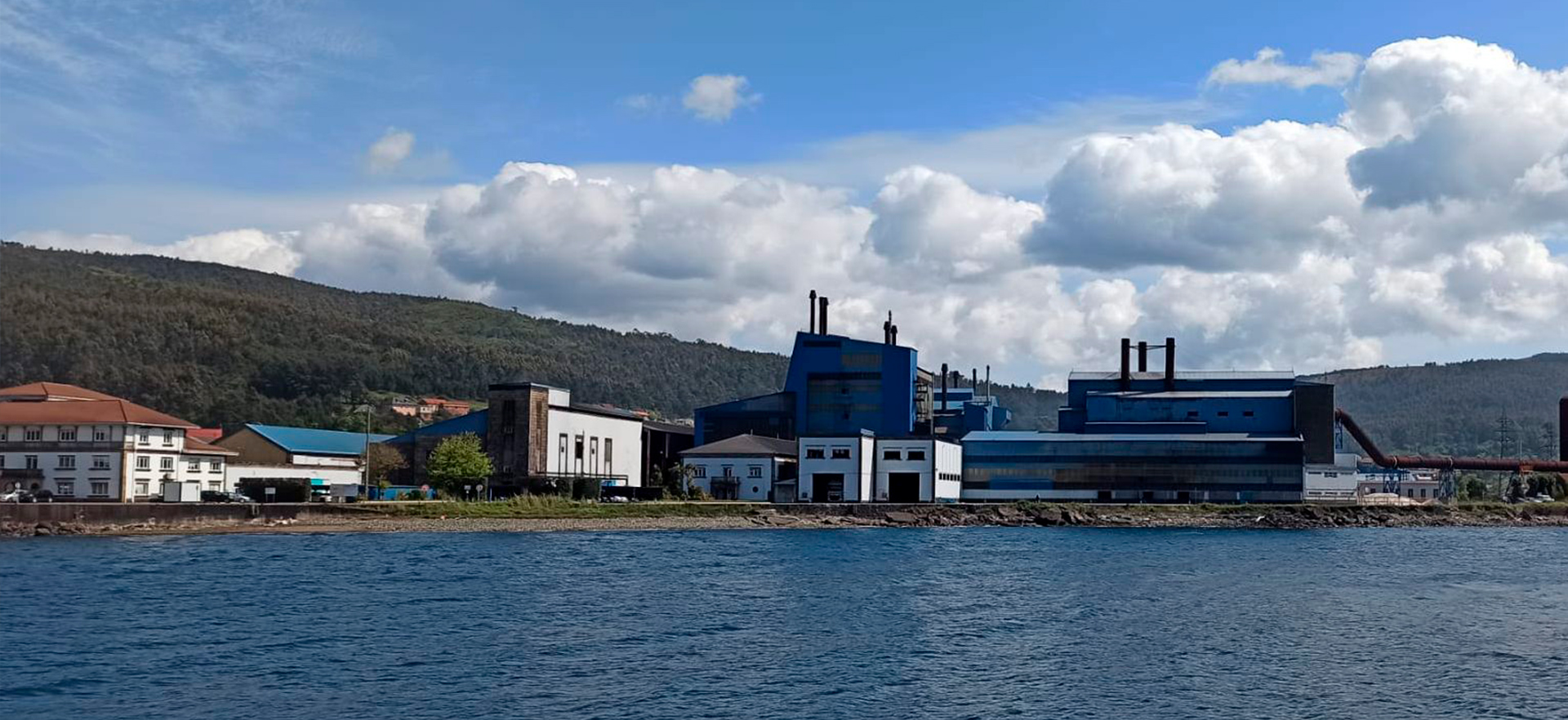 Imagen de la factoría de Xeal en Cee / Xeal