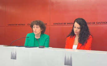 La alcaldesa de Santiago, Goretti Sanmartín, y la tenienta de alcaldesa, María Rozas, en rueda de prensa