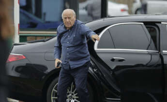 El fundador de Inditex, Amancio Ortega, durante el concurso de saltos internacional de A Coruña, enmarcado de manera excepcional en el Longines Global Champions Tour, campeonato referente del panorama hípico que afronta la primera de sus tres jornadas en Casas Novas.- EFE/Cabalar