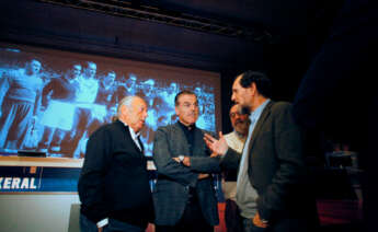 Juan Carlos Rodríguez Cebrián (i) y Fernando Vidal (2i) la Asamblea de Accionistas del Deportivo de La Coruña en 2019