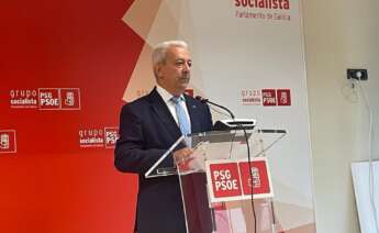 El portavoz parlamentario del PSdeG, Luis Álvarez, comparece en rueda de prensa / Europa Press