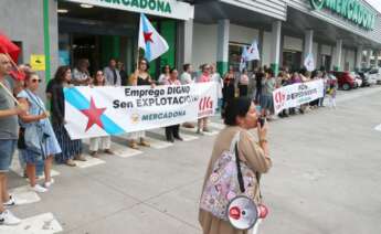 Protesta frente al supermercado de Mercadona en Perillo (Oleiros) por el despido de un trabajador / CIG