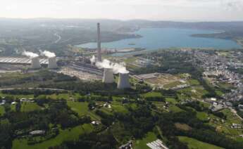 Imagen aérea de la central y lago de As Pontes / Endesa