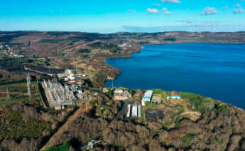Imagen aérea de la ubicación en la que se levantará la planta H2Pole, junto al lago de As Pontes