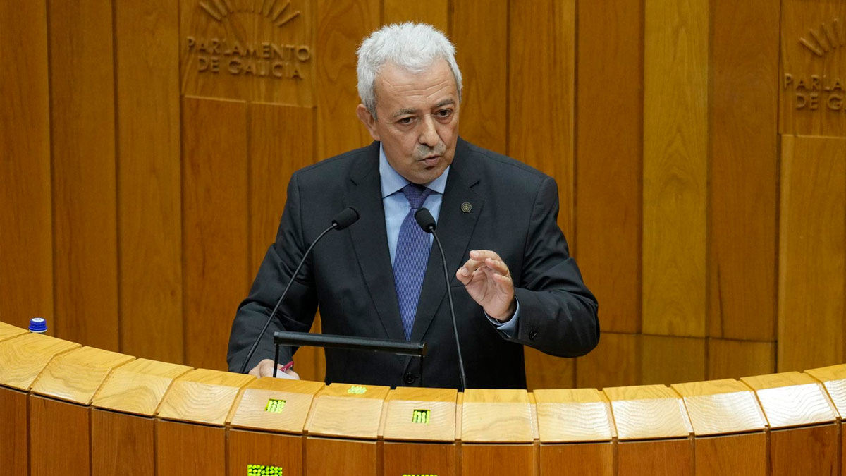 El diputado del PSG, Luis Álvarez Martínez, durante el debate sobre el estado de la autonomía de Galicia, a 9 de octubre de 2023, en Santiago de Compostela, Galicia