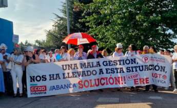 Concentración de trabajadores de Pescanova, a las puertas del Ifevi, con motivo de Conxemar, para protestar contra el ERE planteado por la empresa, que prevé 82 despidos