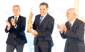 Manuel Ángel Pose Palleiro recoge el premio Liderazgo Empresarial de la patronal de A Coruña de la mano de Alfonso Rueda y Antonio Fontela