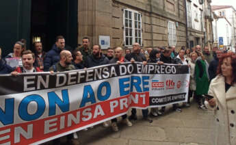 Imagen de la concentración de la plantilla de Einsa Print a las puertas del Consello Galego de Relacións Laborais / Europa Press