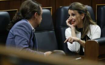 Pablo Iglesias y Yolanda Díaz conversan en el Congreso / EP