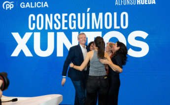 Rueda celebra con su familia la victoria electoral / PPdeG