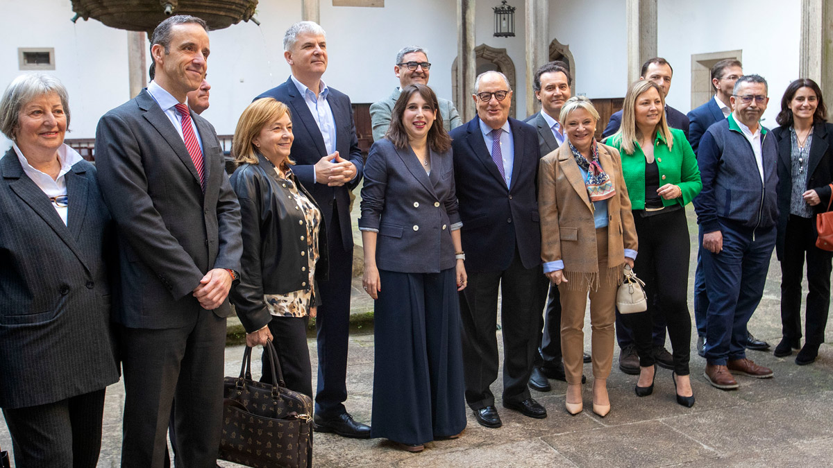 Encuentro de la conselleira de Economía en funciones, María Jesús Lorenzana, con miembros del Foro Económico de Galicia