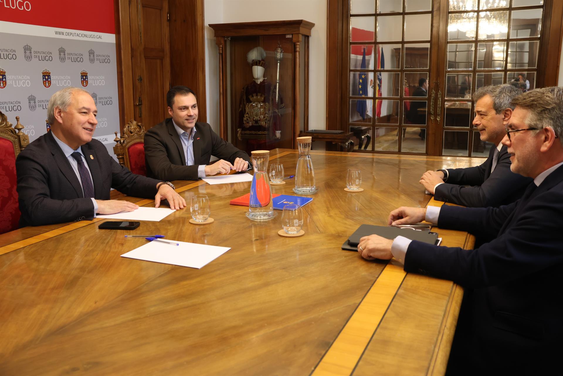 José Tomé, presidente de la Diputación de Lugo, se reúne con José Soares de Pina y Carlos Vanzeller, consejero delegado y viepresidente de Altri