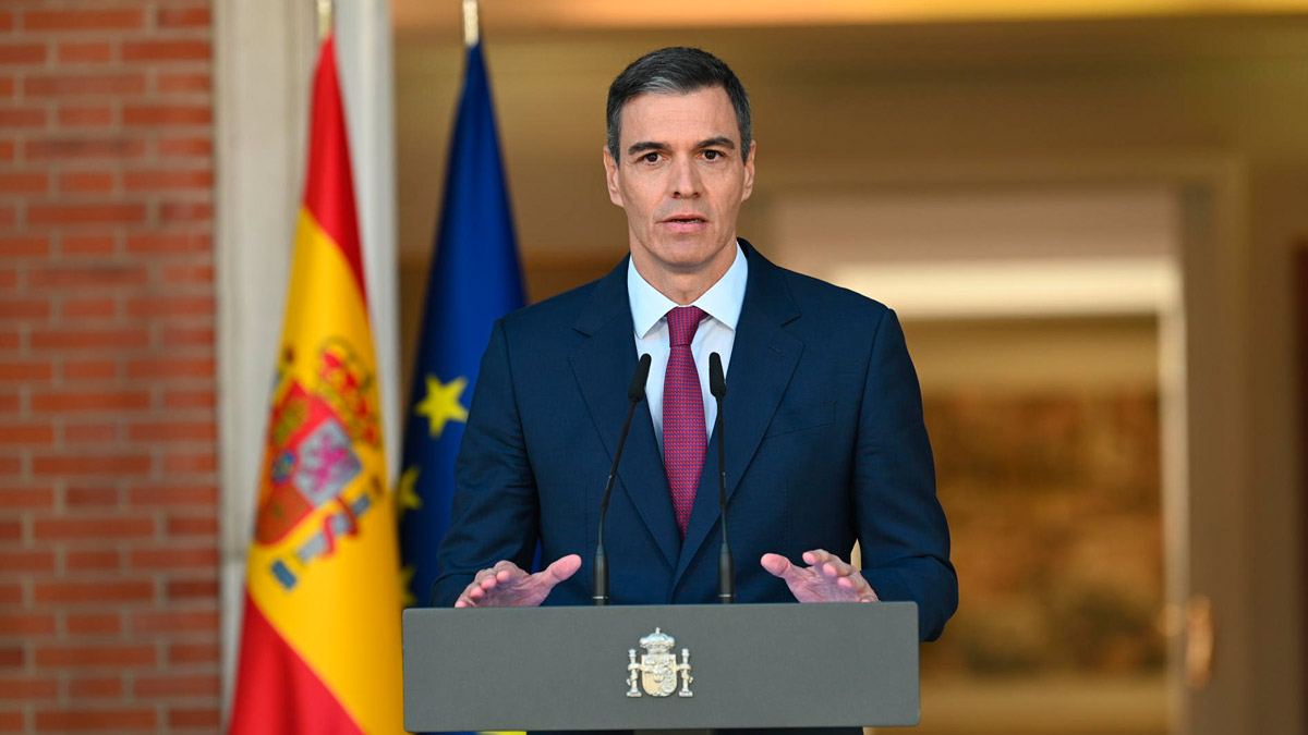 El presidente del Gobierno, Pedro Sánchez, durante su comparecencia institucional en La Moncloa, en la que ha comunicado que ha decidido seguir al frente del Ejecutivo