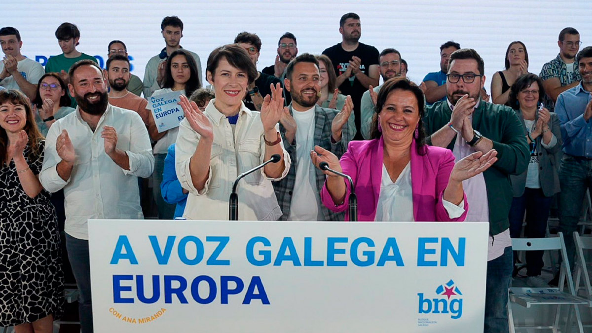 La portavoz nacional del BNG, Ana Pontón, en un acto con la candidata del Bloque a las elecciones europeas, Ana Miranda, en Vigo