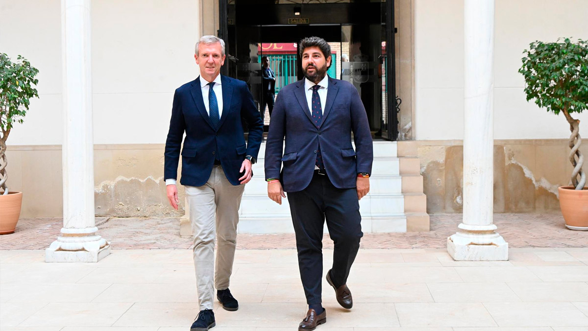 El presidente de la Región de Murcia, Fernando López Miras, recibe al presidente de la Xunta de Galicia, Alfonso Rueda